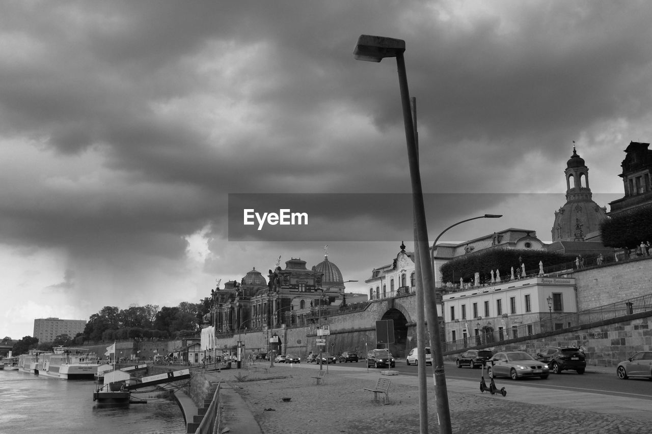 BUILDINGS AGAINST CLOUDY SKY IN CITY