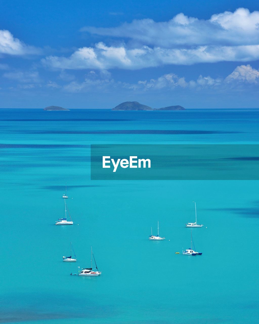 SAILBOATS ON SEA AGAINST SKY