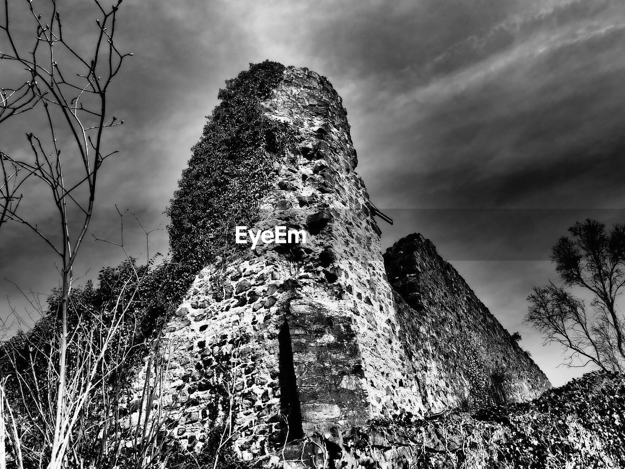 LOW ANGLE VIEW OF OLD BUILDING