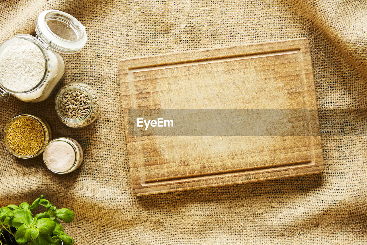 HIGH ANGLE VIEW OF BREAD ON TABLE