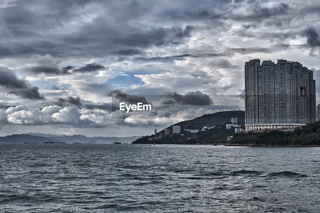 SCENIC VIEW OF SEA AGAINST SKY IN CITY