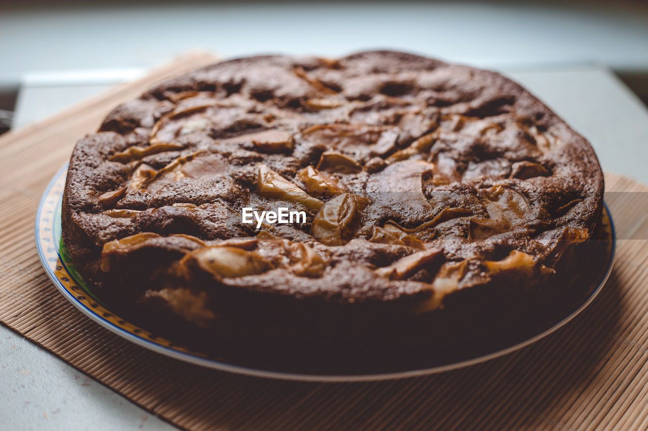 CLOSE-UP OF CAKE IN PLATE