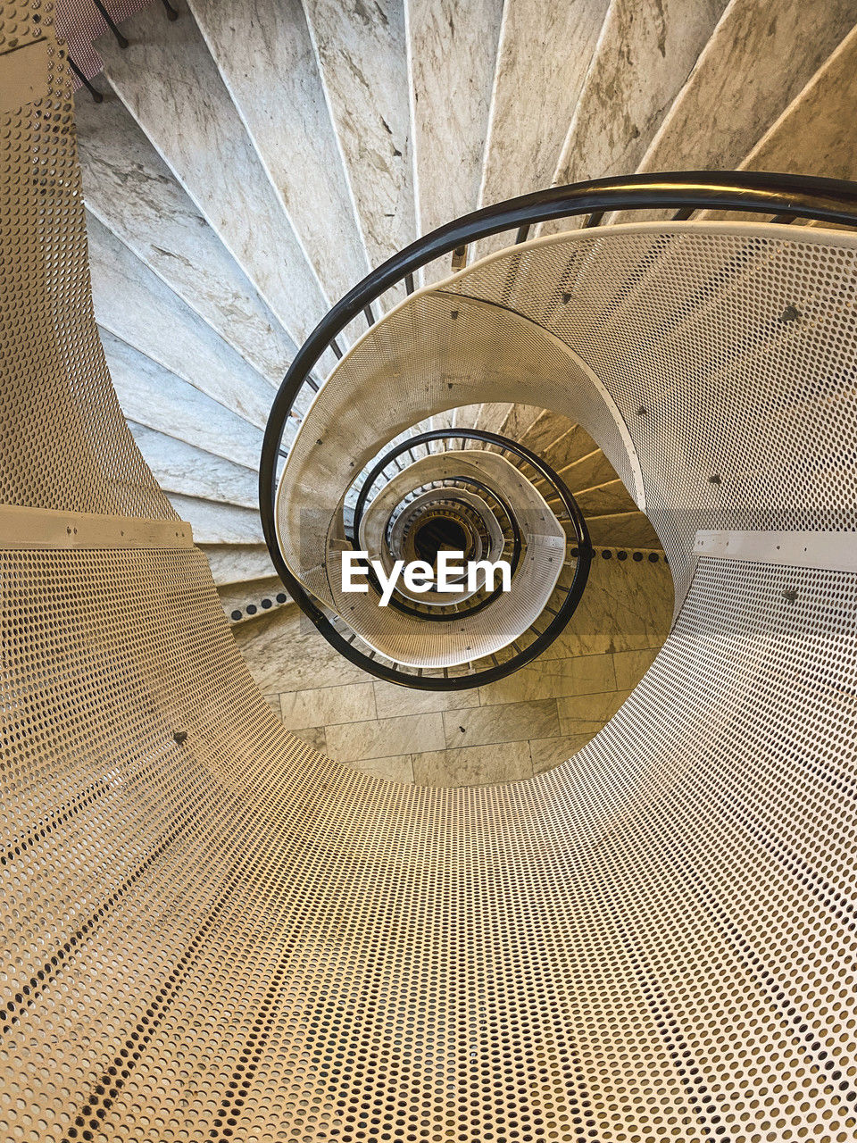 staircase, spiral, steps and staircases, spiral staircase, architecture, railing, built structure, stairs, pattern, indoors, wood, no people, floor, diminishing perspective, high angle view, directly above, circle, ceiling, day