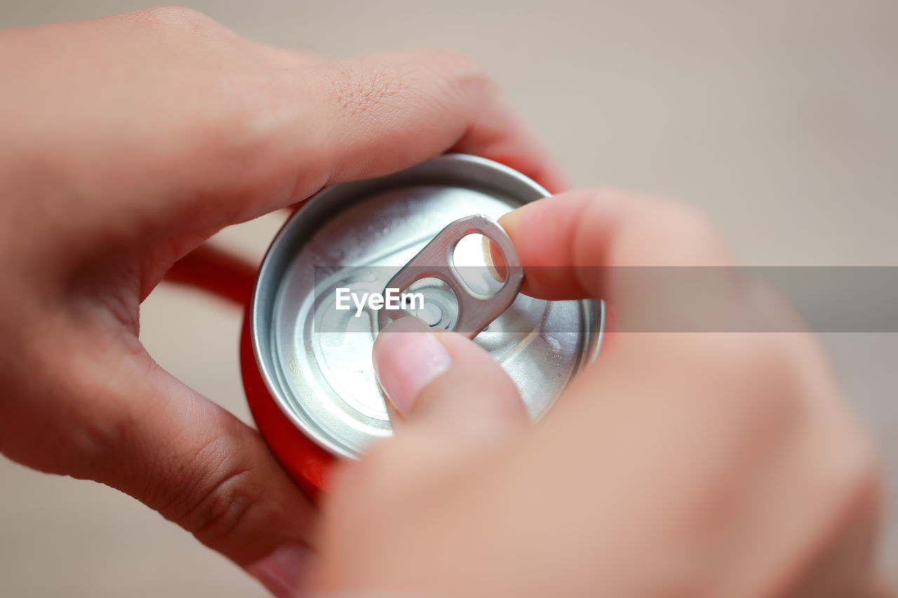 CLOSE-UP OF WOMAN HAND HOLDING MIRROR