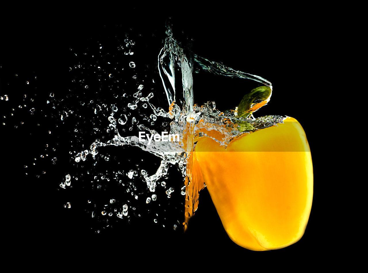 Close-up of yellow bell pepper splashing in water