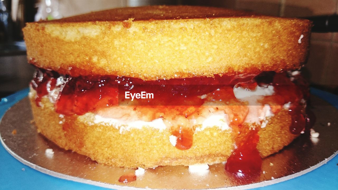 CLOSE-UP OF SWEET FOOD