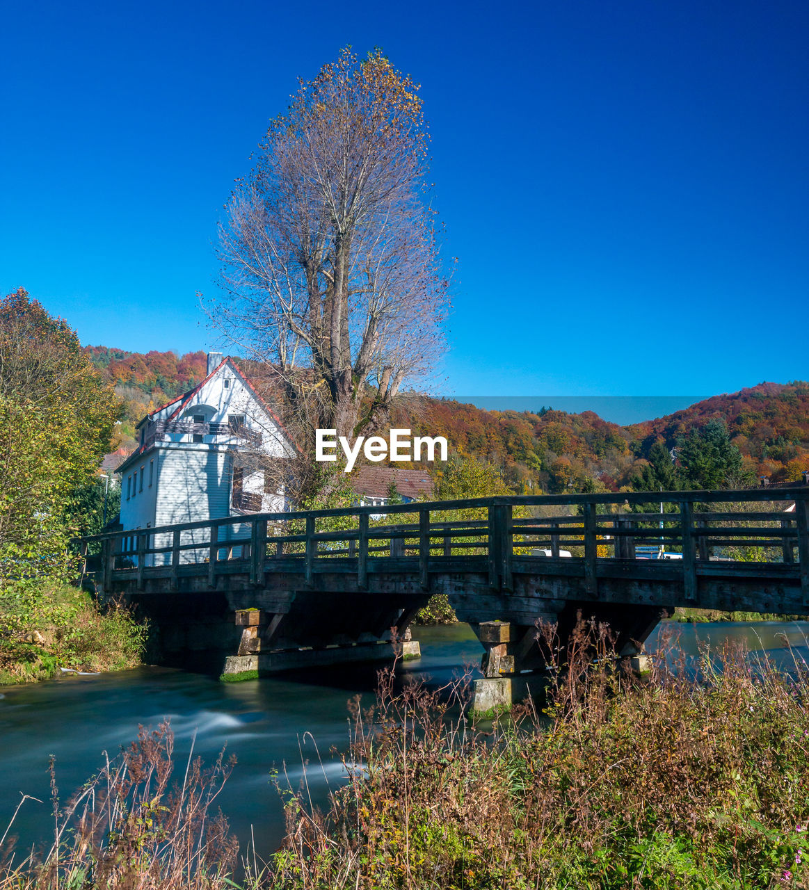 SCENIC VIEW OF LAKE AGAINST BLUE SKY