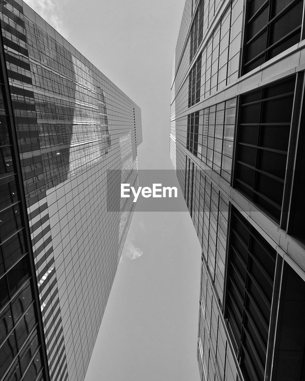 LOW ANGLE VIEW OF MODERN BUILDINGS AGAINST SKY