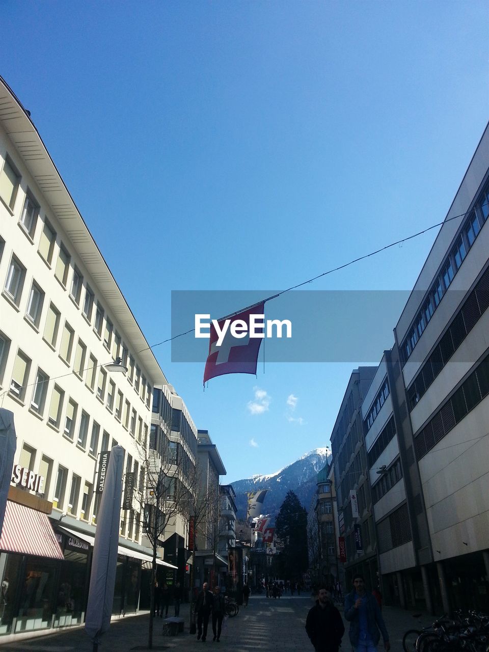 LOW ANGLE VIEW OF BUILT STRUCTURE AGAINST BLUE SKY