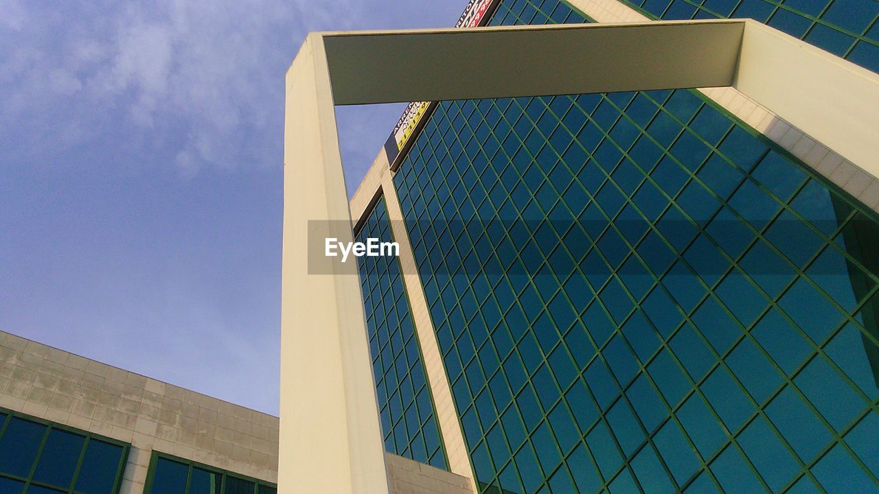 LOW ANGLE VIEW OF OFFICE BUILDING