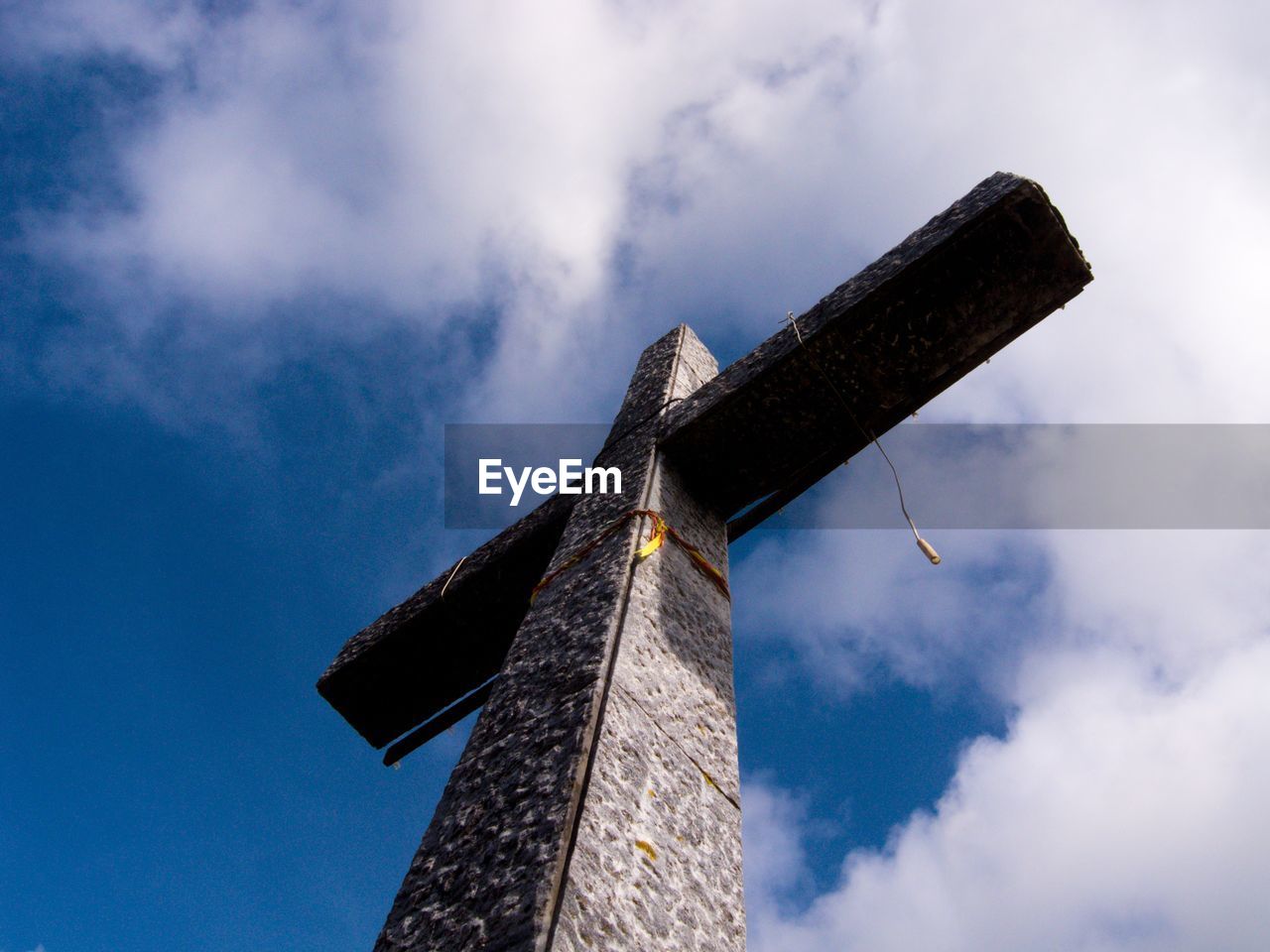 LOW ANGLE VIEW OF CROSS AGAINST SKY