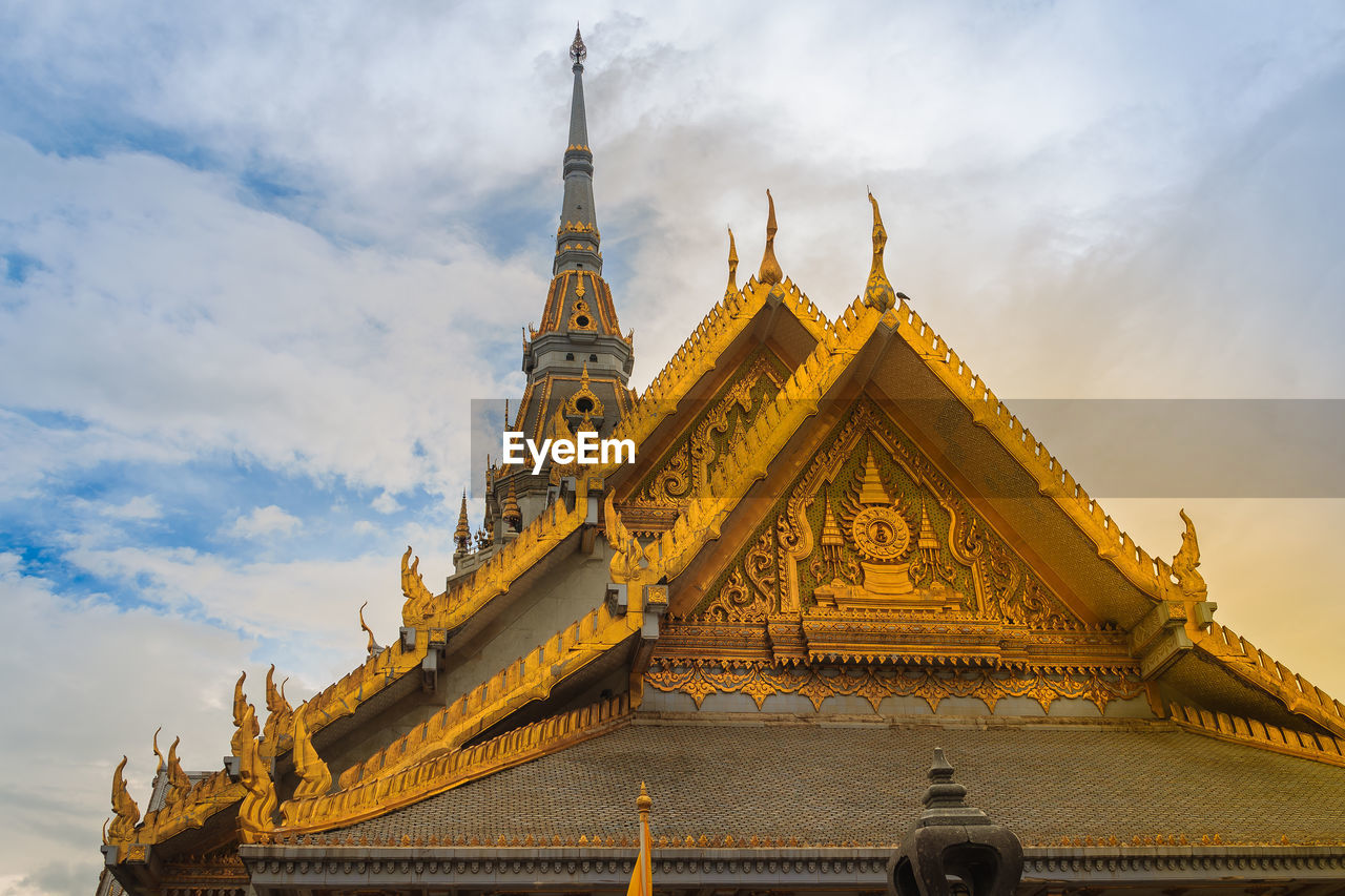 LOW ANGLE VIEW OF TEMPLE AGAINST BUILDING