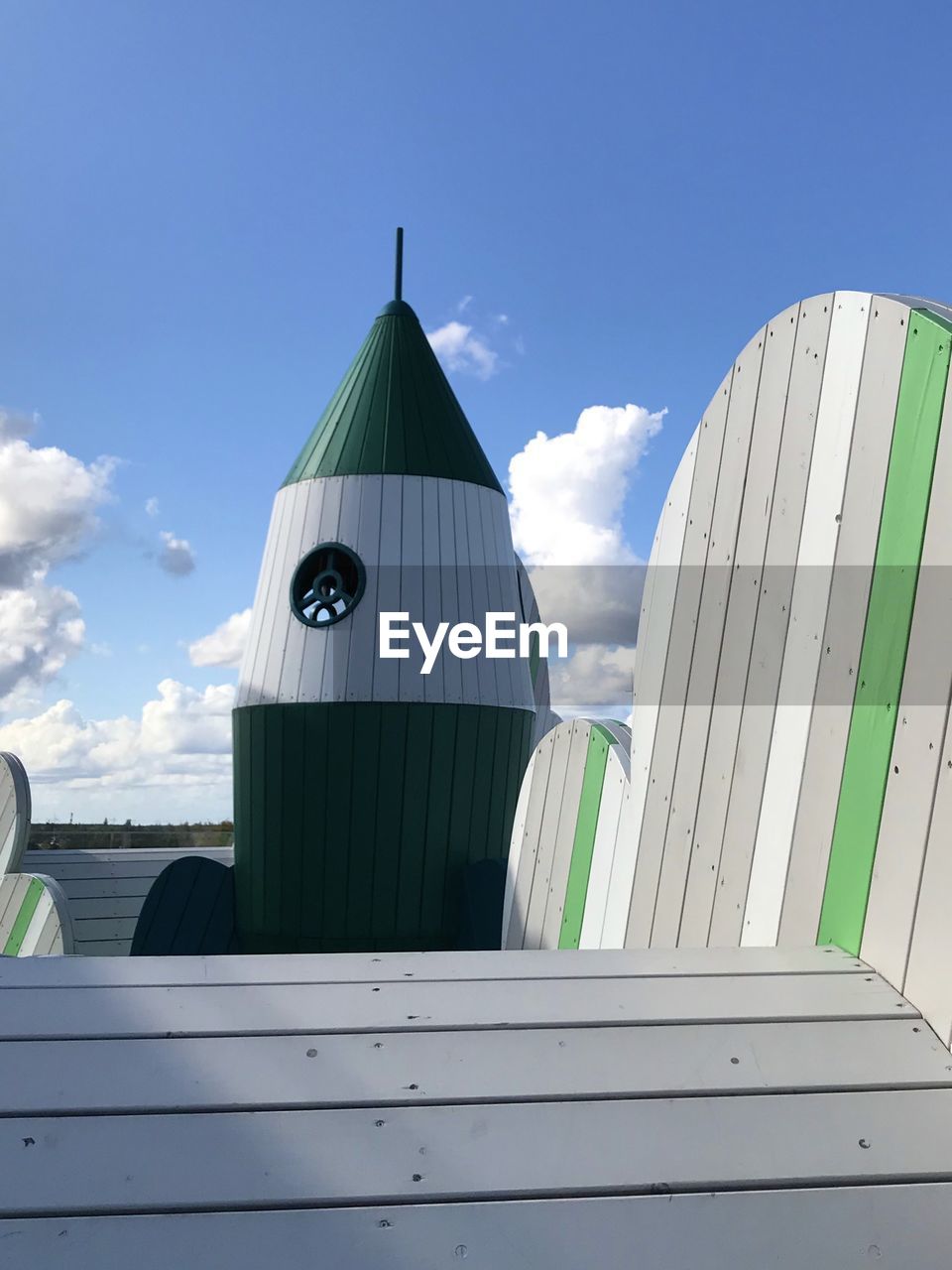 LOW ANGLE VIEW OF BUILDING AGAINST BLUE SKY