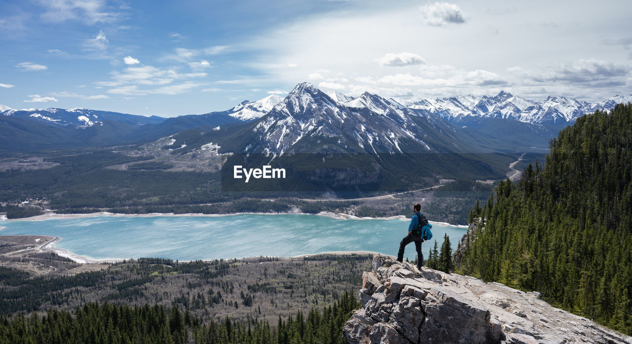 Hiker enjoying beautiful alpine vista in canadian rockies, kananaskis, alberta, canada