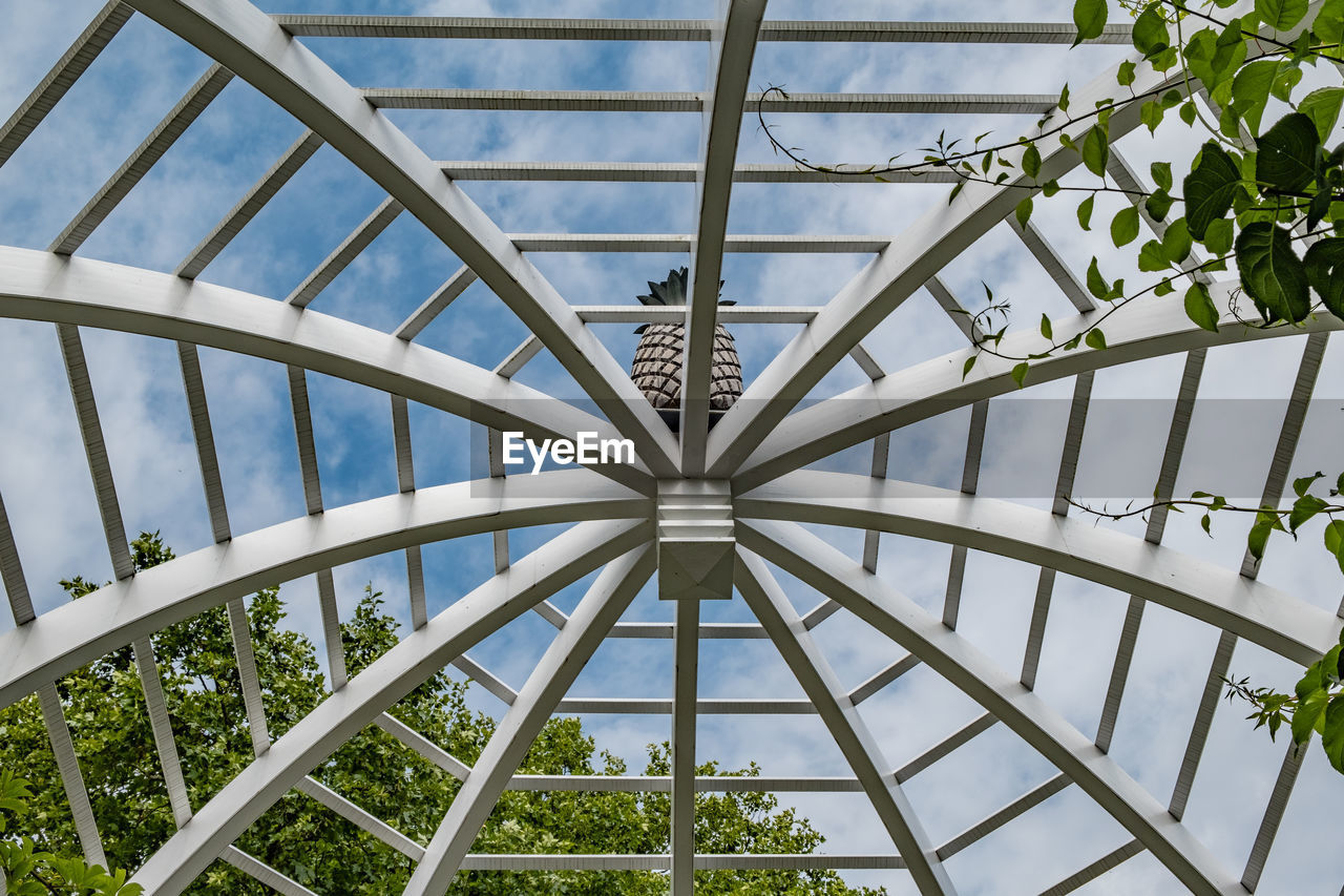 LOW ANGLE VIEW OF SKYLIGHT AGAINST SKY SEEN THROUGH METAL STRUCTURE