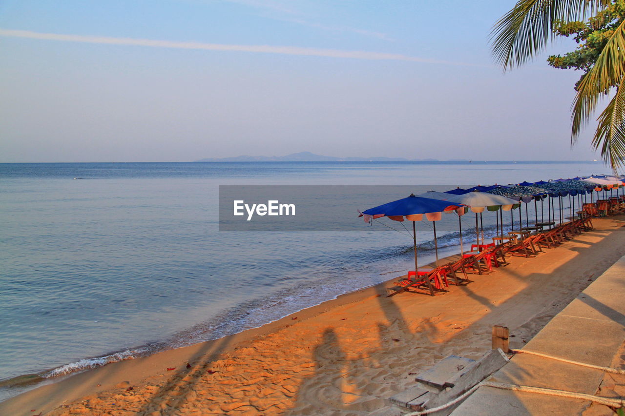 Scenic view of sea against sky on sunny day