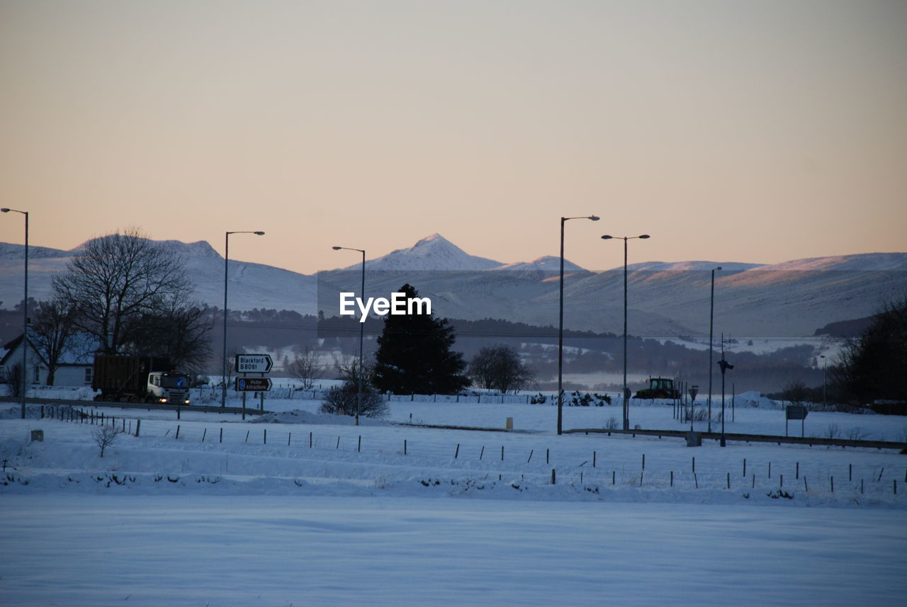 SCENIC VIEW OF MOUNTAINS AGAINST CLEAR SKY