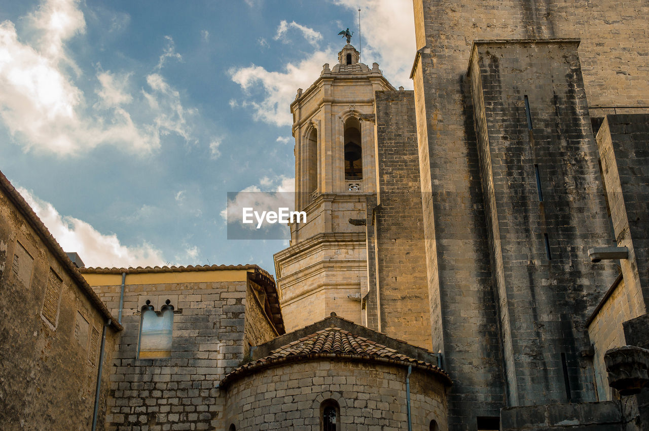 LOW ANGLE VIEW OF CATHEDRAL AGAINST SKY