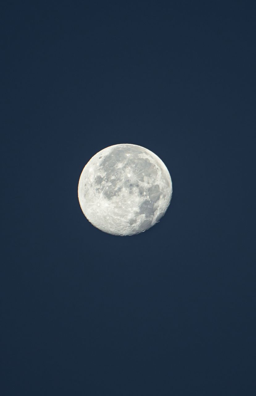 LOW ANGLE VIEW OF FULL MOON IN SKY