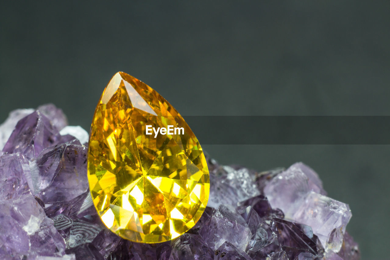 CLOSE-UP OF YELLOW LEAF ON ROCKS