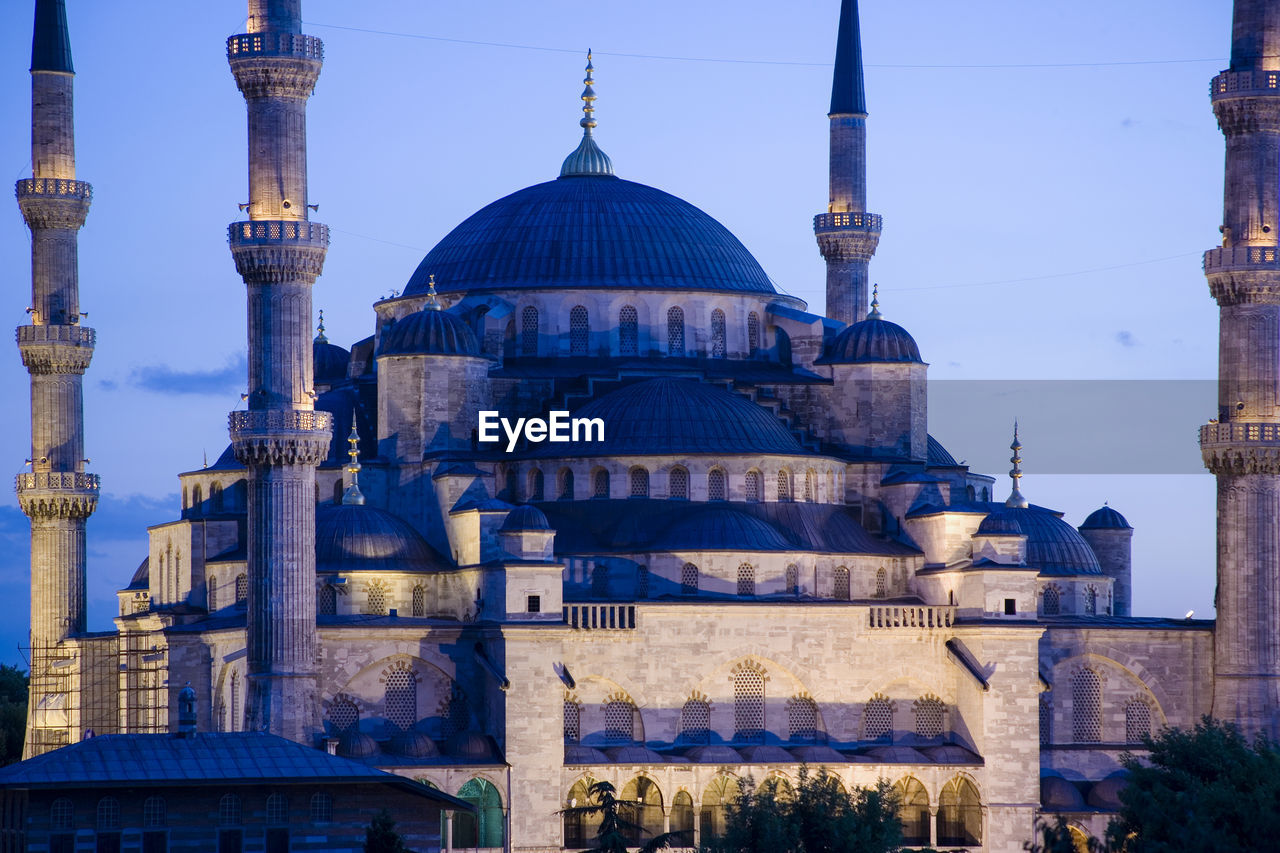 The blue mosque at dawn in the city of istanbul in turkey