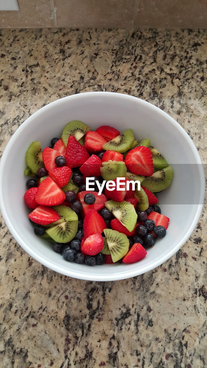 FRESH STRAWBERRIES IN BOWL