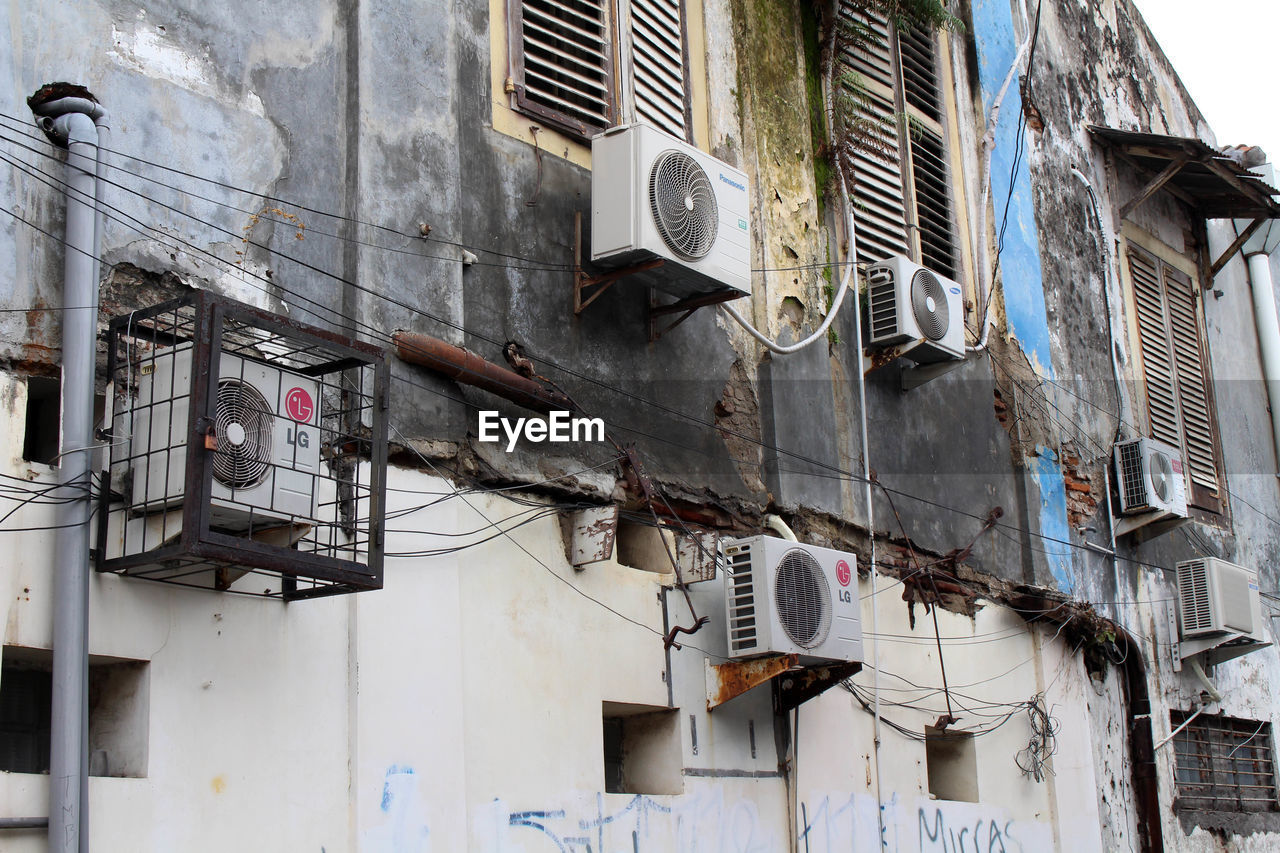 LOW ANGLE VIEW OF CLOTHES HANGING ON BUILDING