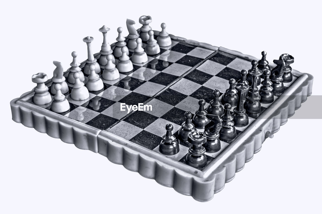 HIGH ANGLE VIEW OF CHESS PIECES ON BOARD