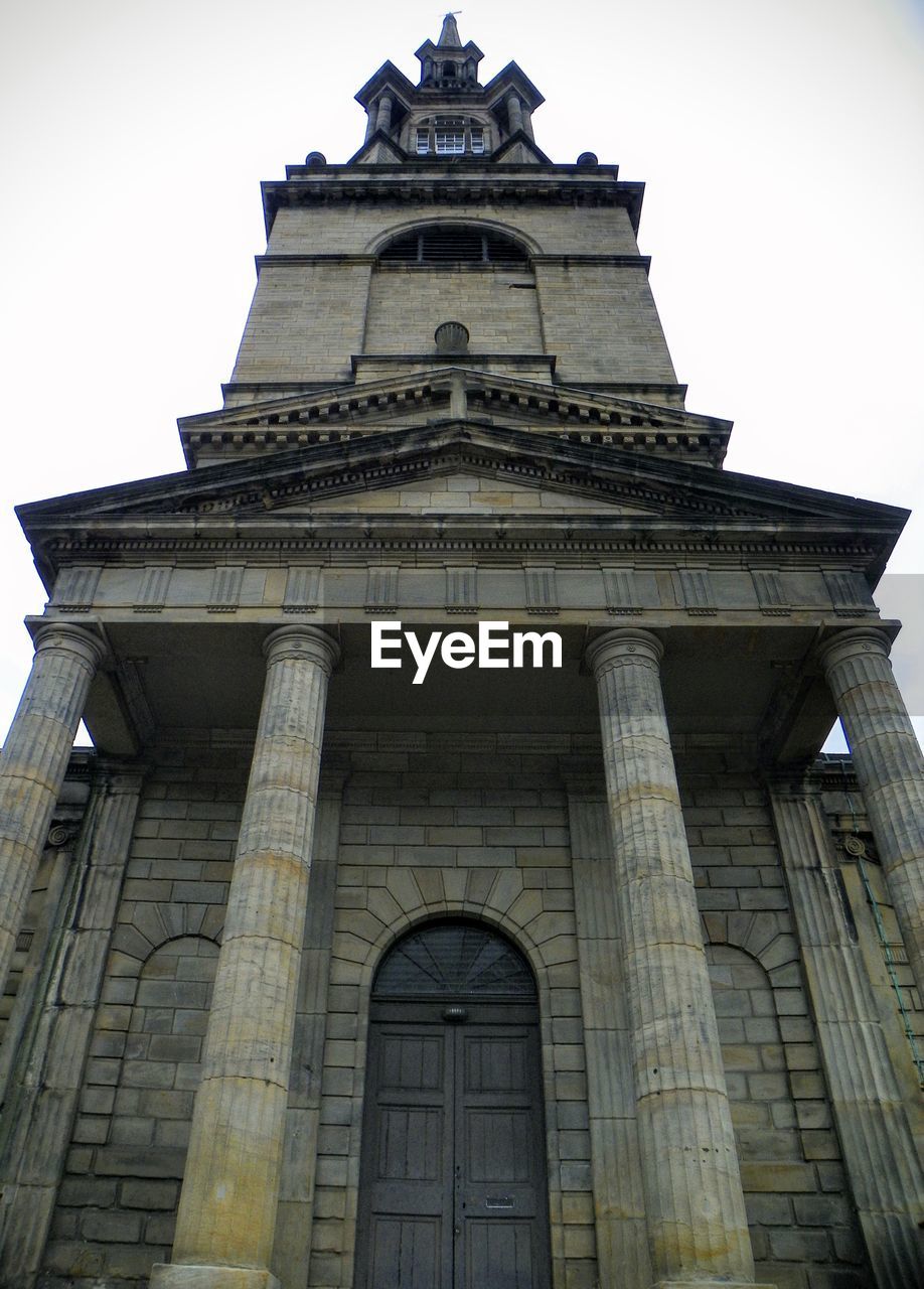 LOW ANGLE VIEW OF HISTORICAL BUILDING AGAINST SKY