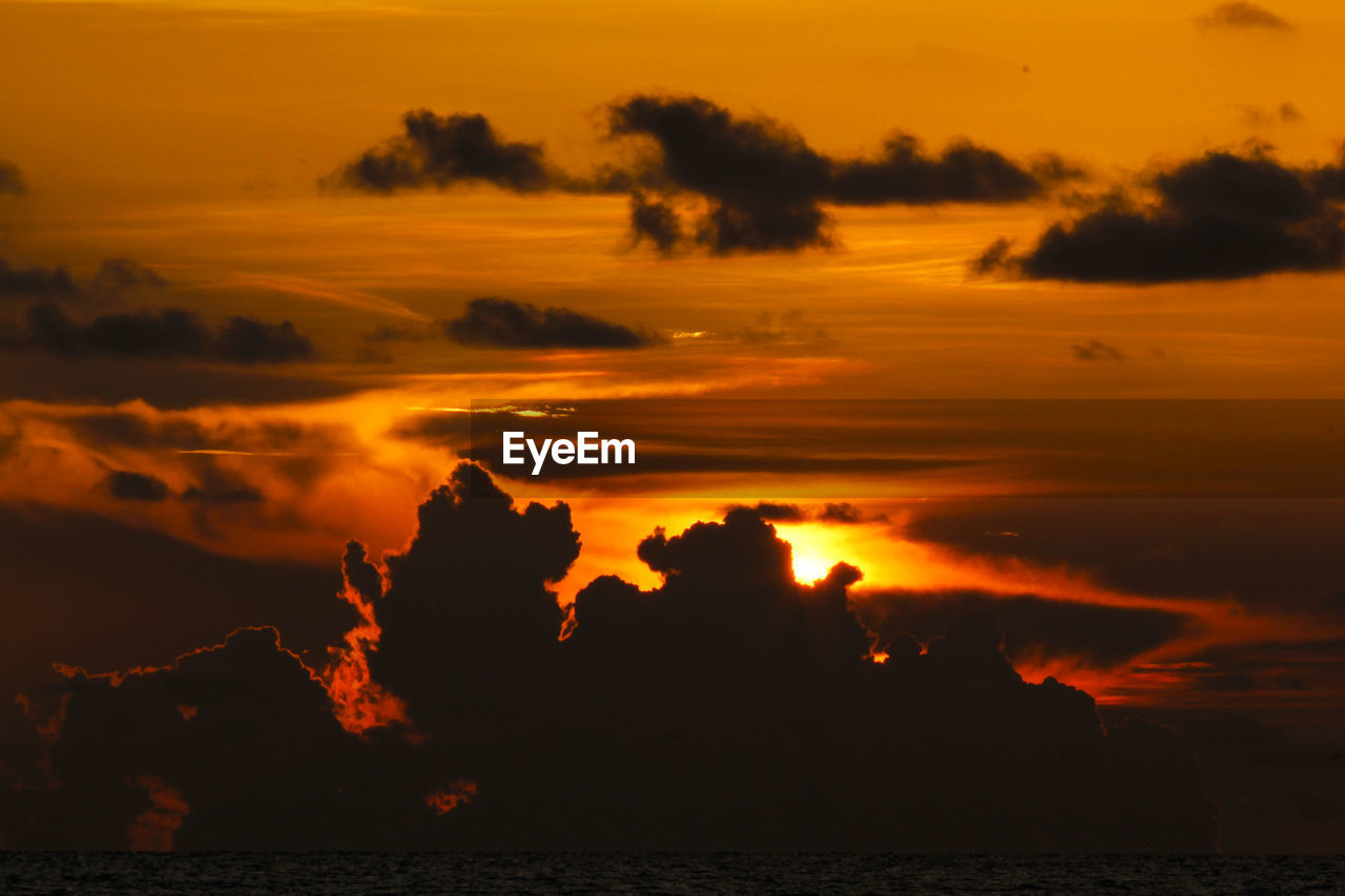 SCENIC VIEW OF SEA AGAINST ROMANTIC SKY