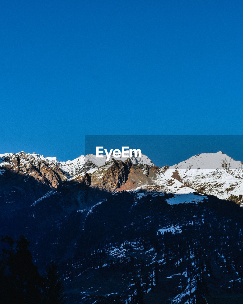 SNOWCAPPED MOUNTAIN AGAINST CLEAR BLUE SKY