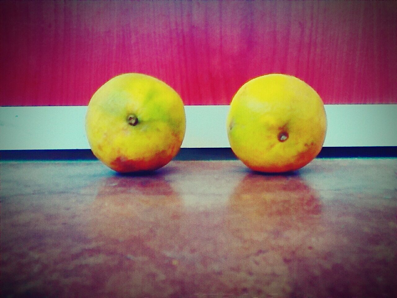 CLOSE-UP OF FRUIT