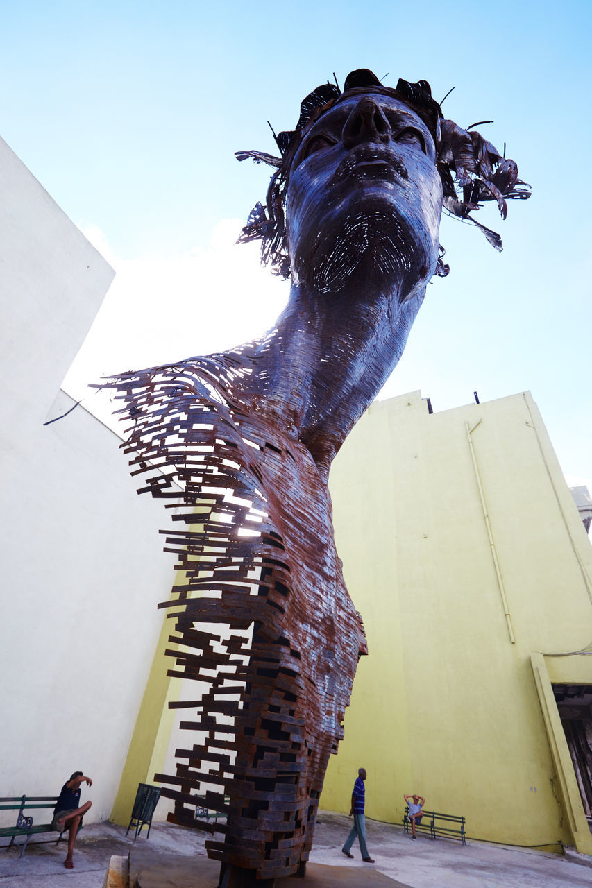 LOW ANGLE VIEW OF STATUE AGAINST BUILDINGS