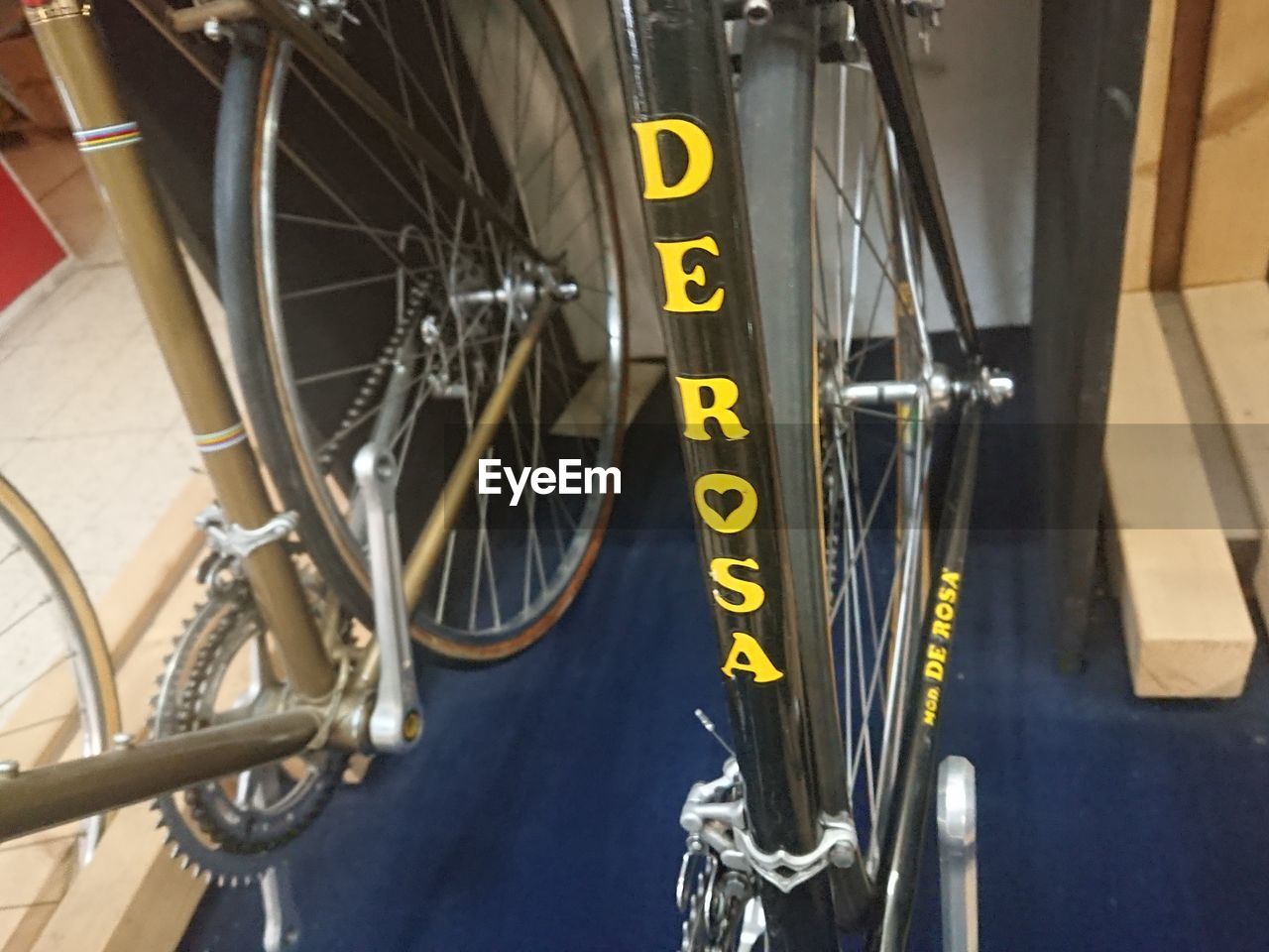 HIGH ANGLE VIEW OF BICYCLE ON ROAD