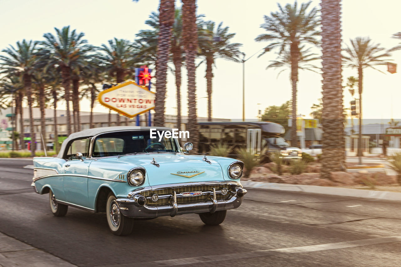 CLOSE-UP OF VINTAGE CAR