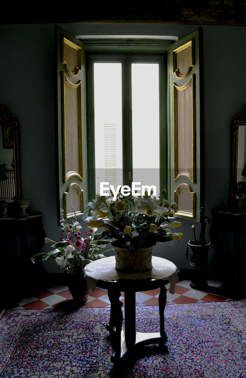 VASE ON TABLE AT HOME