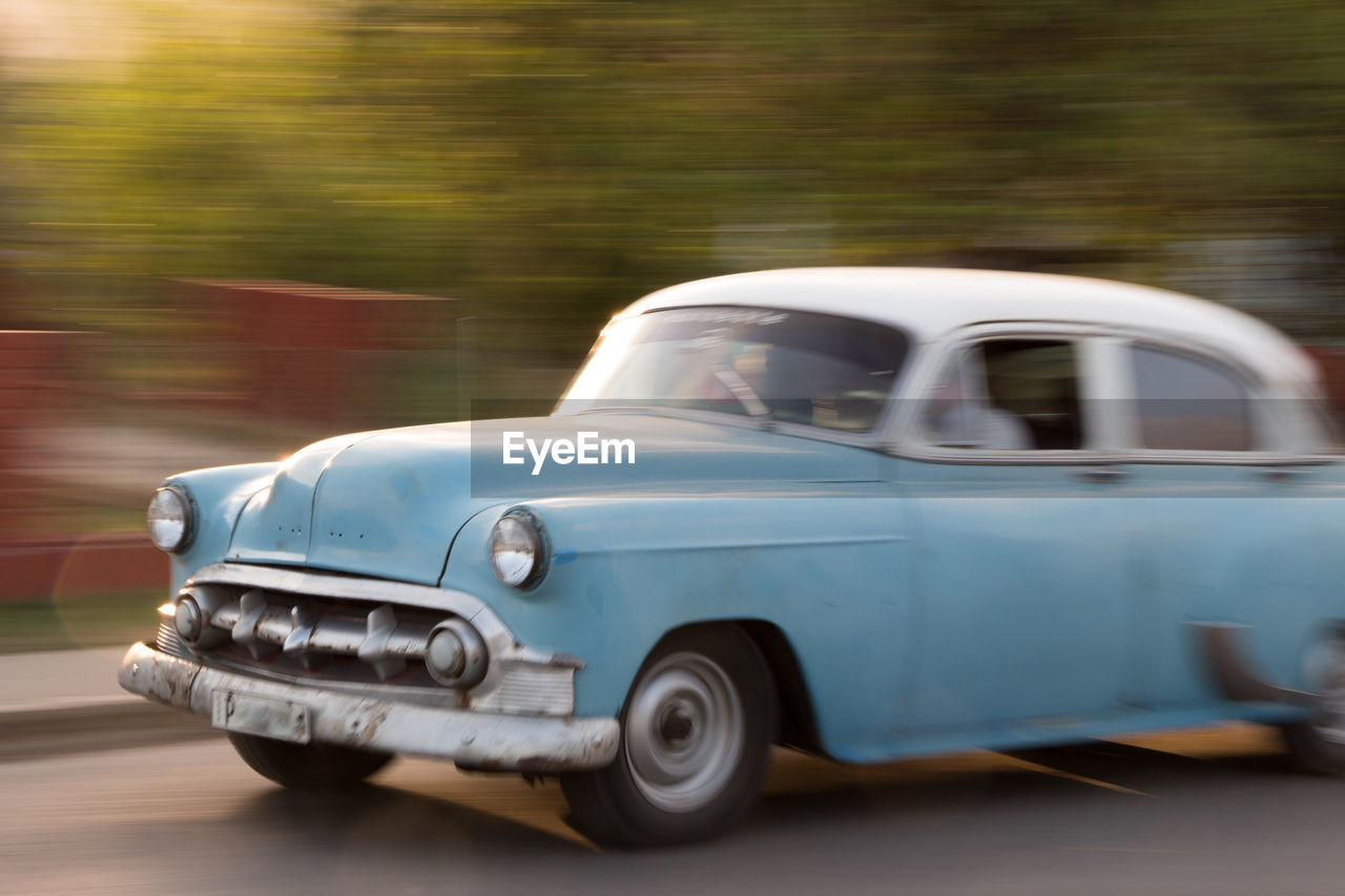 CLOSE-UP OF VINTAGE CAR