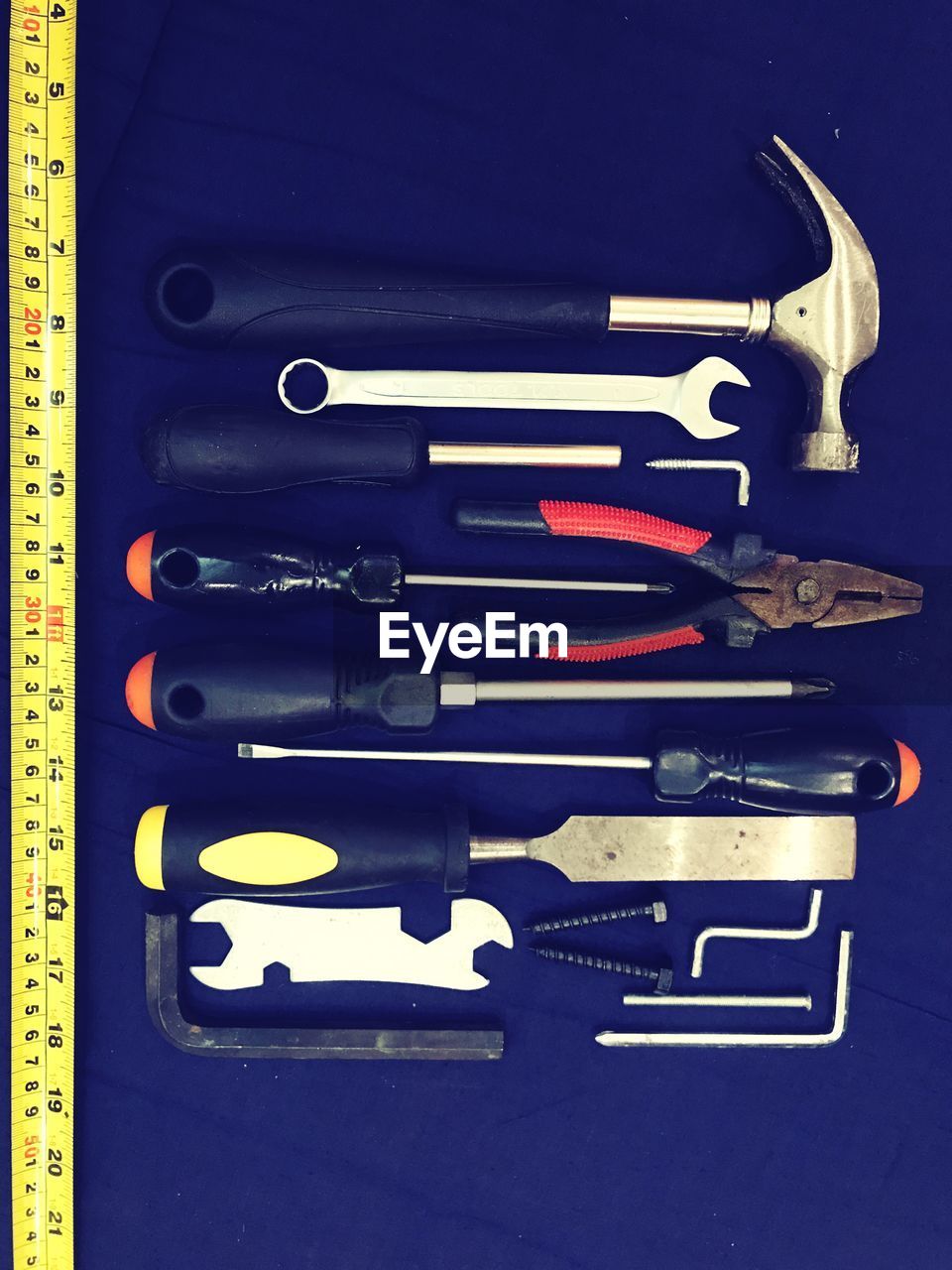 HIGH ANGLE VIEW OF TOOLS IN THE BOX