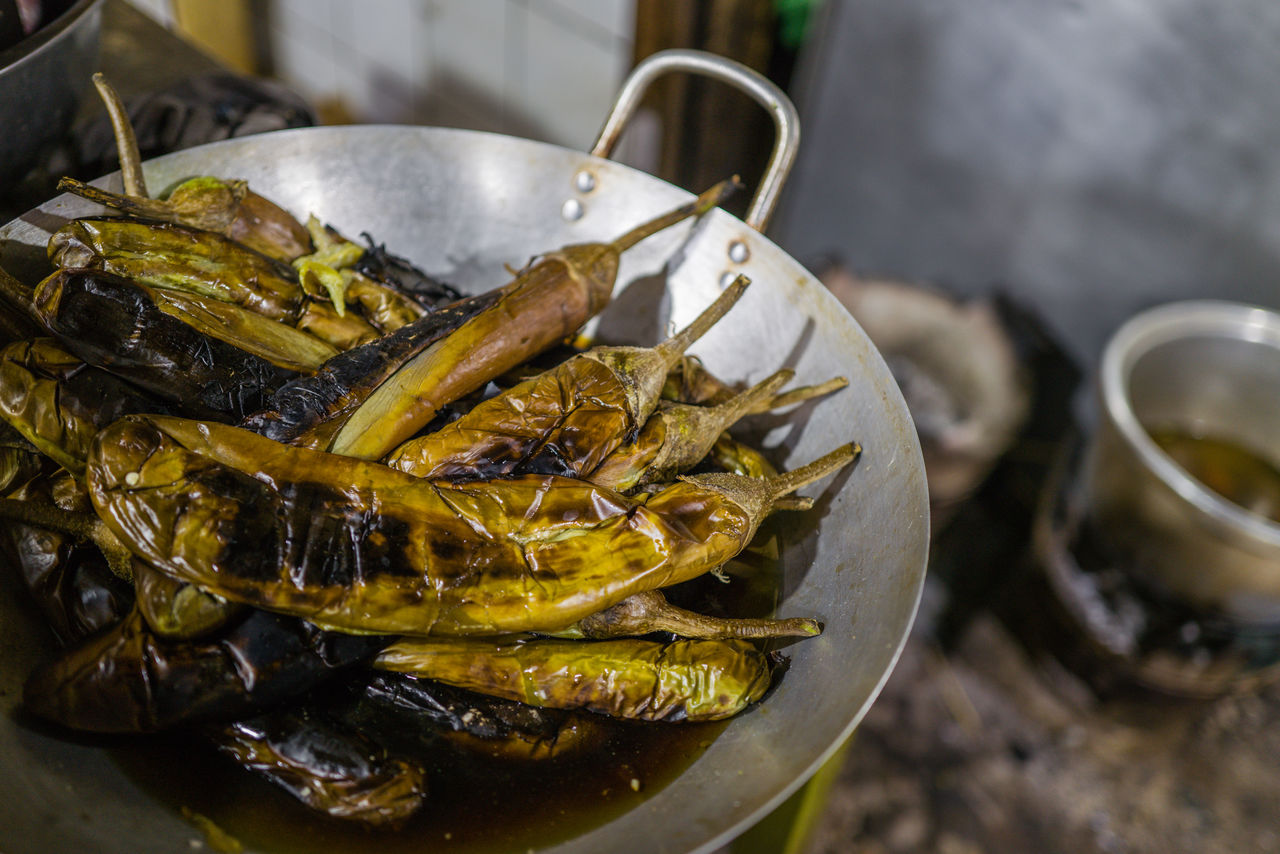 food, food and drink, mussel, freshness, seafood, animal, healthy eating, wellbeing, fish, no people, household equipment, kitchen utensil, meal, fried, shellfish, dish, close-up, restaurant, business, focus on foreground, produce, cooked, market, gourmet, crustacean, cooking pan