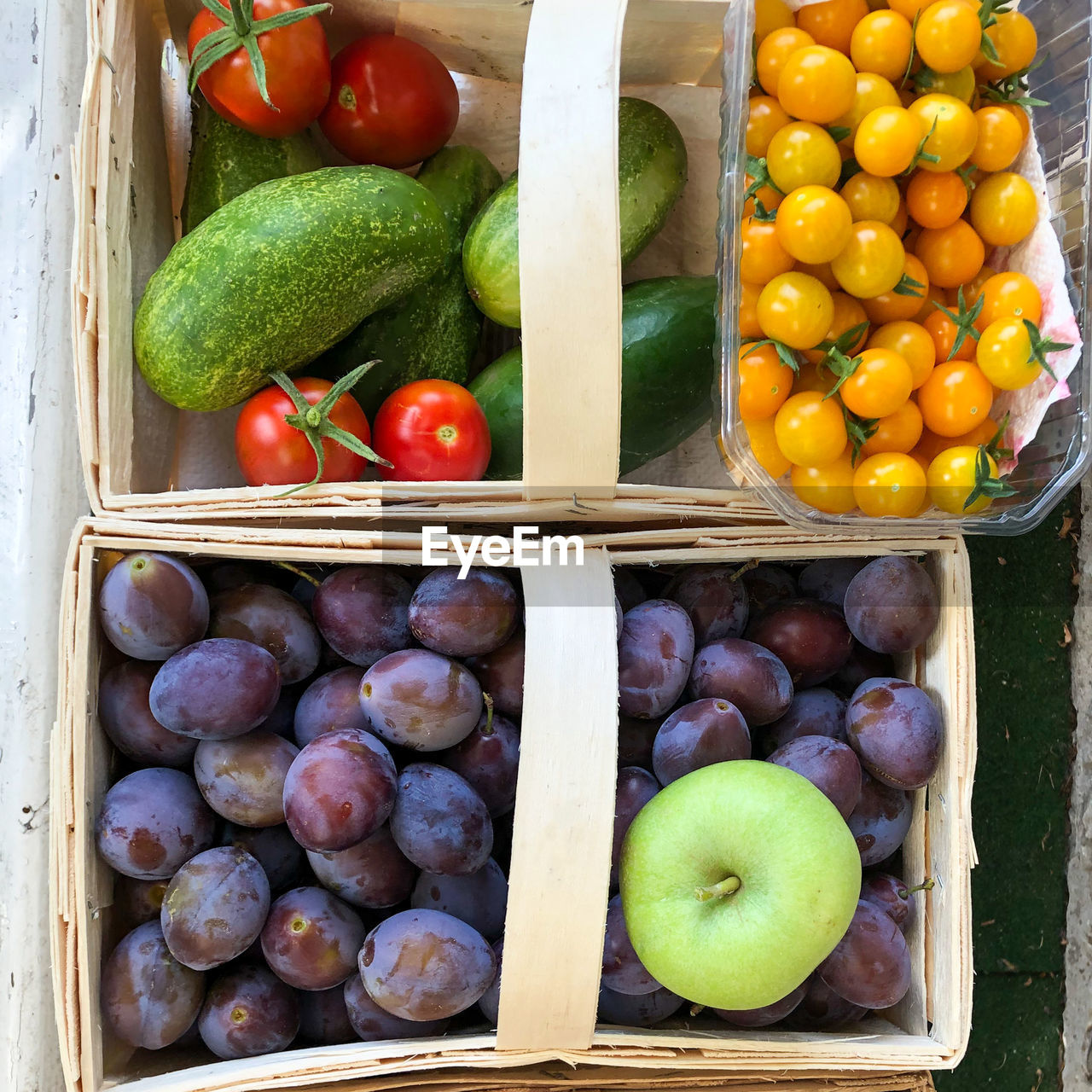 HIGH ANGLE VIEW OF FRUITS IN CONTAINER