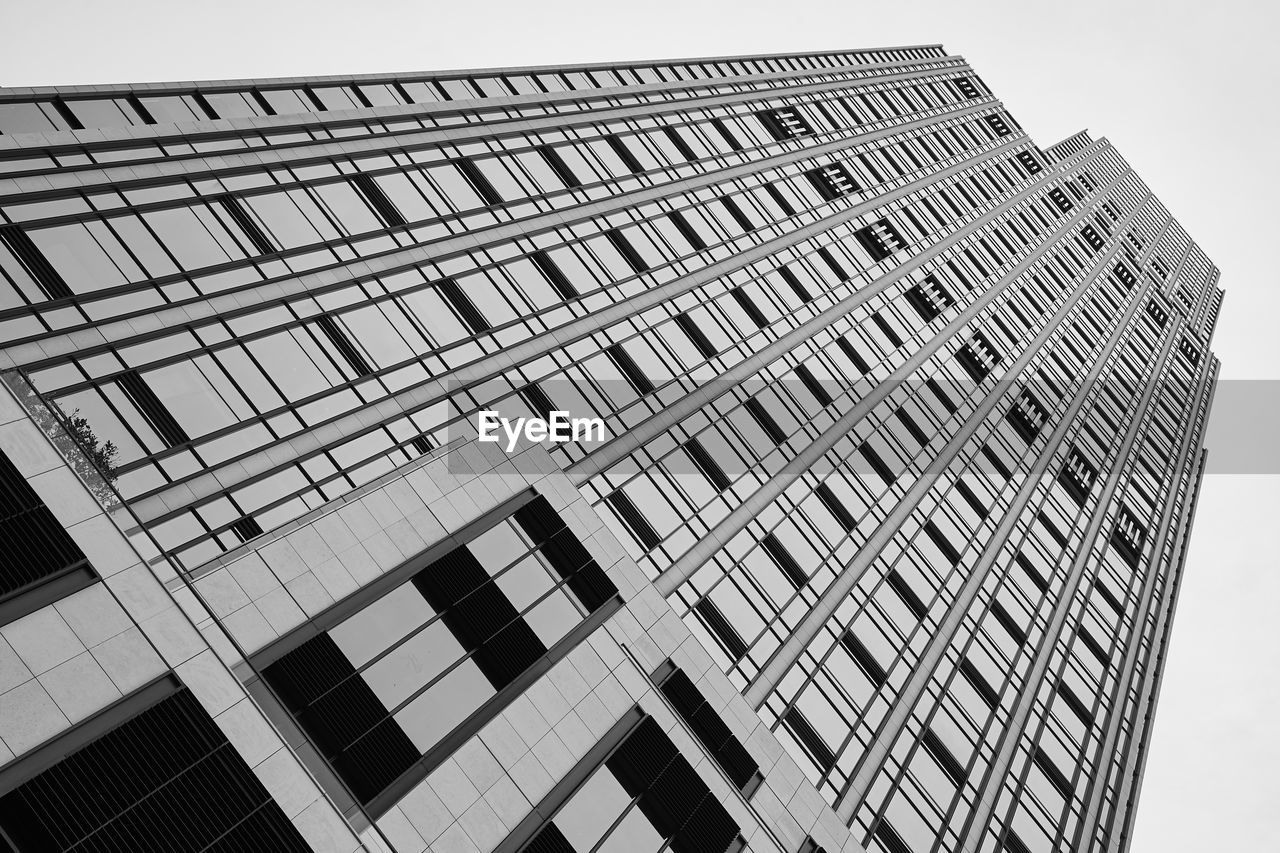 LOW ANGLE VIEW OF MODERN BUILDINGS AGAINST SKY