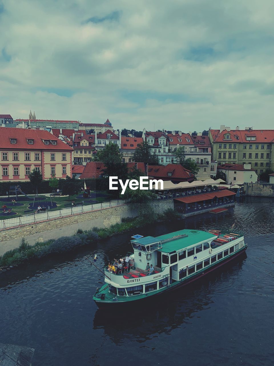 HIGH ANGLE VIEW OF RIVER BY BUILDINGS AGAINST SKY