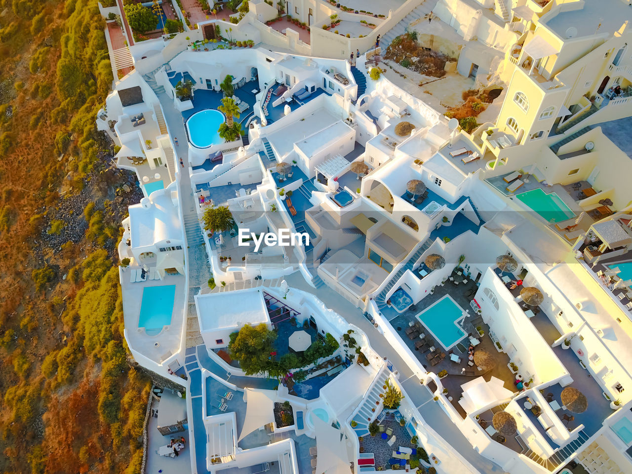 HIGH ANGLE VIEW OF SWIMMING POOL IN CITY