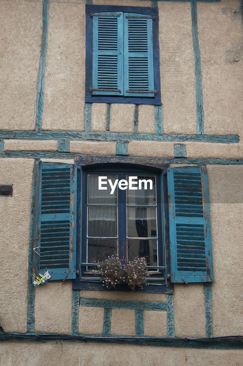 LOW ANGLE VIEW OF RESIDENTIAL BUILDING