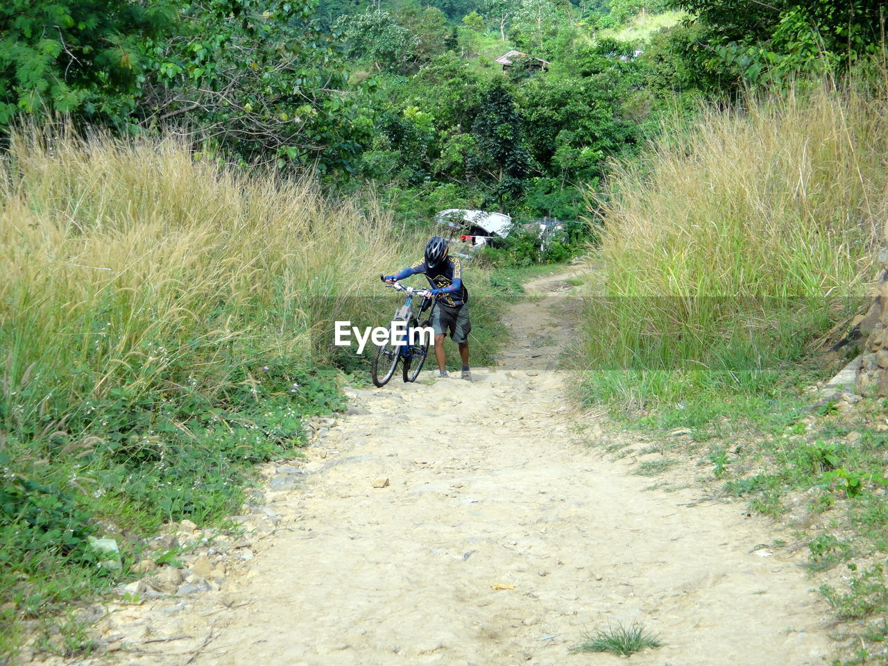 BICYCLE ON FOOTPATH
