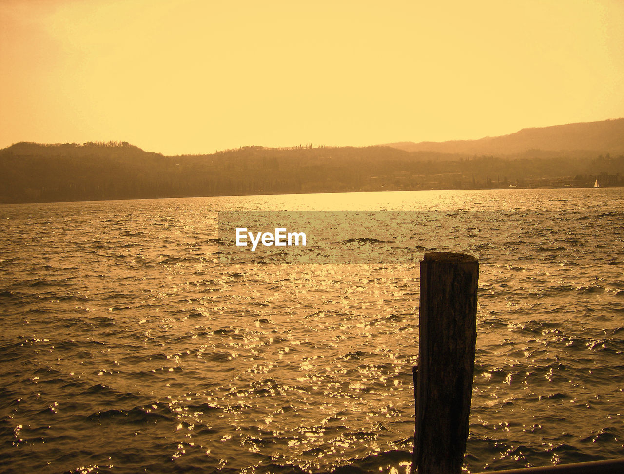 SCENIC VIEW OF SEA AGAINST SUNSET SKY