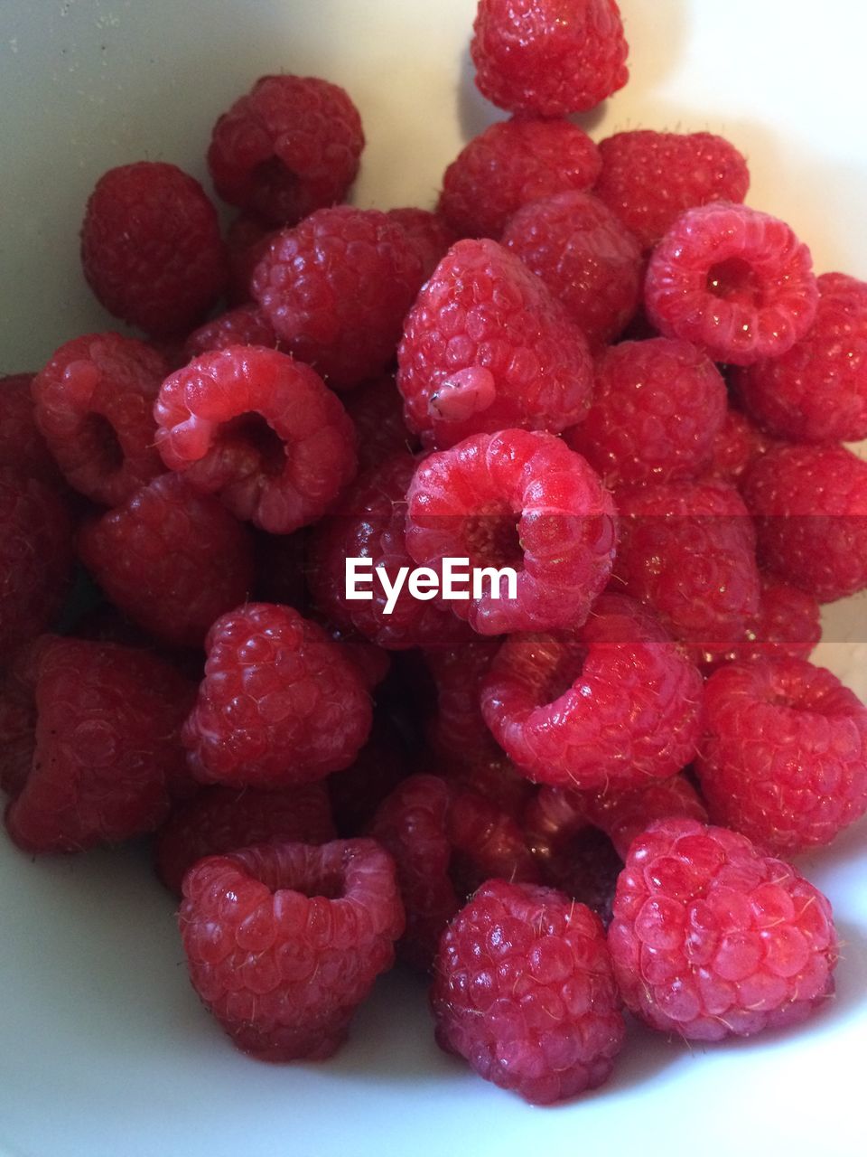 CLOSE-UP OF RASPBERRIES IN STRAWBERRIES