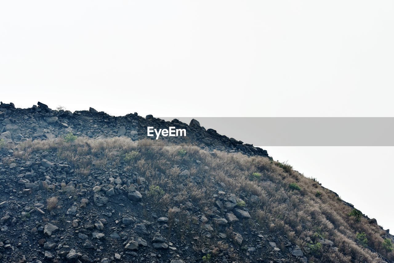 mountain, sky, nature, environment, land, scenics - nature, beauty in nature, no people, sea, landscape, rock, coast, tranquility, copy space, non-urban scene, outdoors, ridge, terrain, day, cliff, clear sky, horizon, travel destinations, tranquil scene, travel, tree, plant, animal wildlife, summit, mountain range