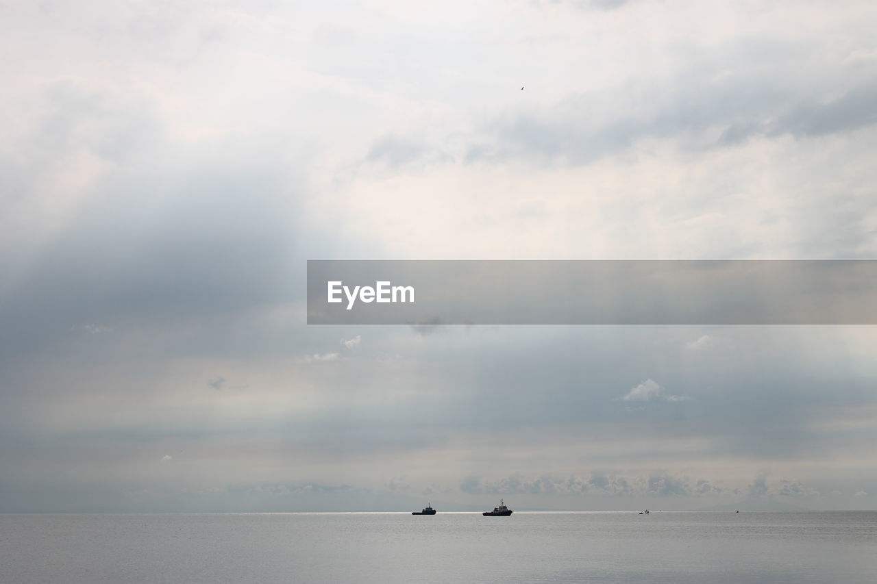 IDYLLIC VIEW OF SEA AGAINST SKY DURING SUNSET