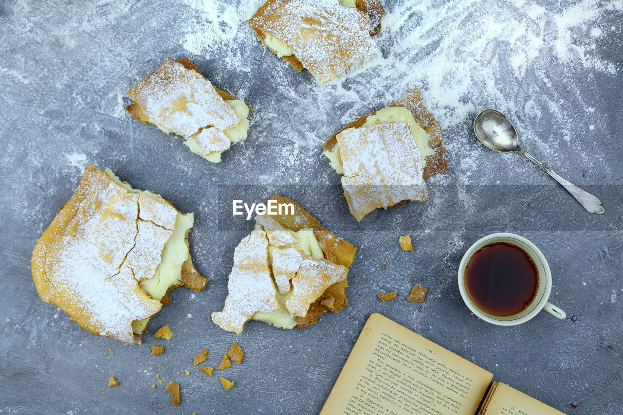 Preparation of homemade cake filled with cream